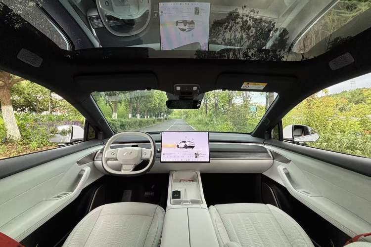 Used ONVO L60 2024 60 kWh All-Wheel Drive Interior 3