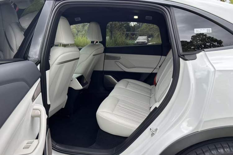 Used ONVO L60 2024 60 kWh All-Wheel Drive Interior 4