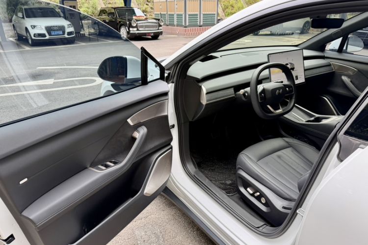 Used ONVO L60 2024 60 kWh Rear-Drive Version Interior 4