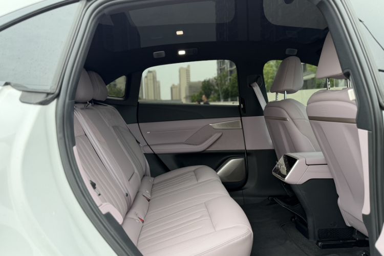 Used ONVO L60 2024 60 kWh Rear-Drive Version Interior 9