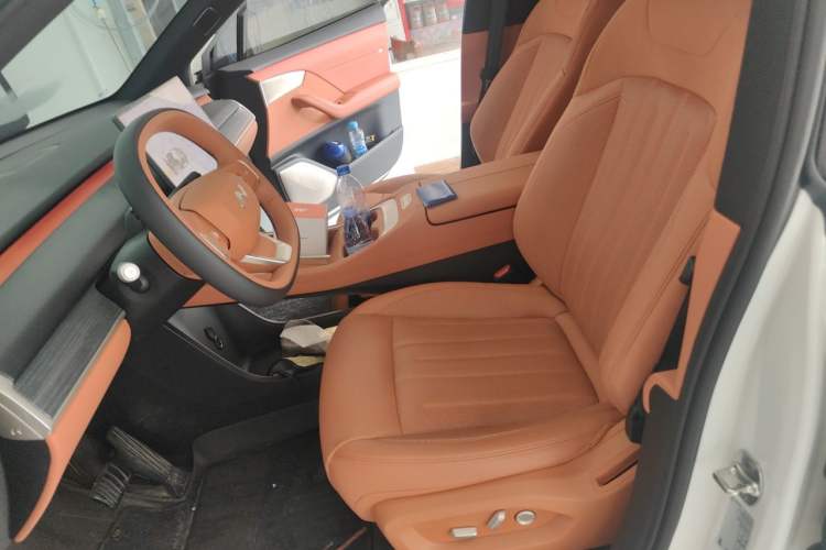 Used ONVO L60 2024 60 kWh All-Wheel Drive Left Front Seat