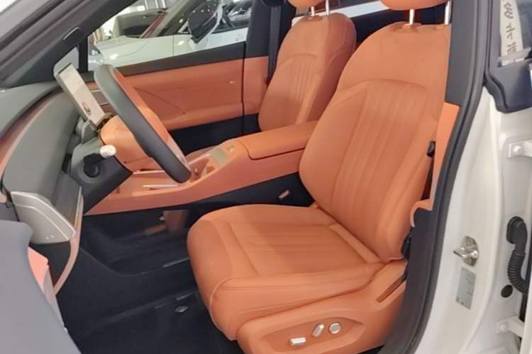 Used ONVO L60 2024 60 kWh Rear-Drive Version Left Front Seat