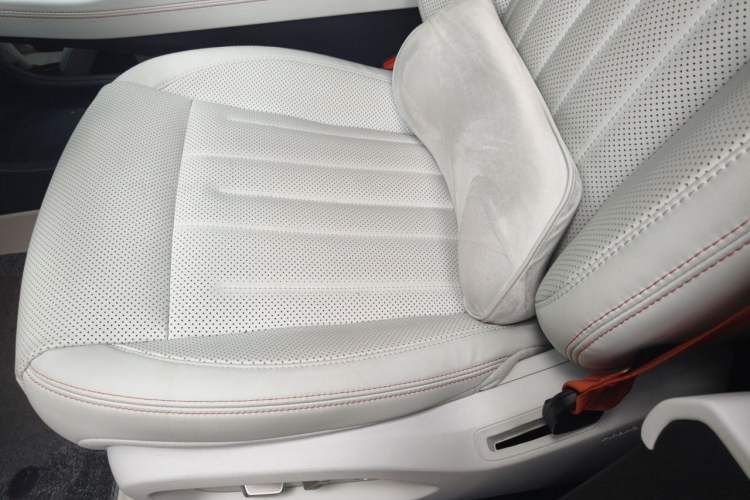 Used ONVO L60 2024 60 kWh Rear-Drive Version Left Front Seat