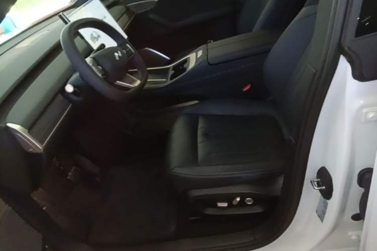 Used ONVO L60 2024 60 kWh All-Wheel Drive Left Front Seat