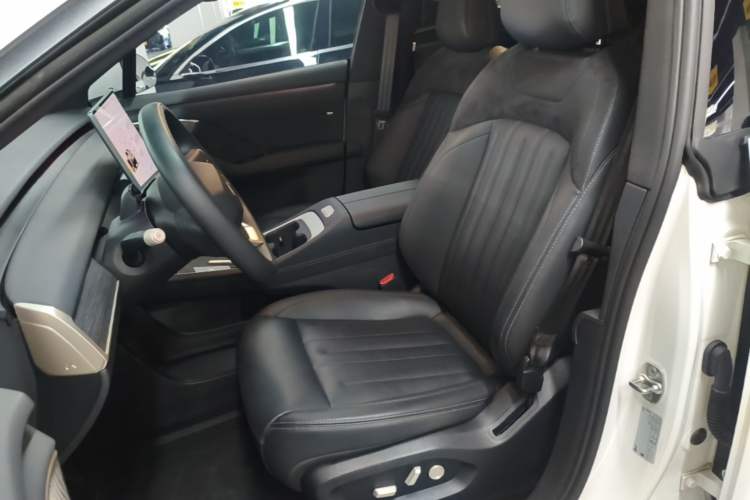 Used ONVO L60 2024 85 kWh Rear-Drive Version Left Front Seat