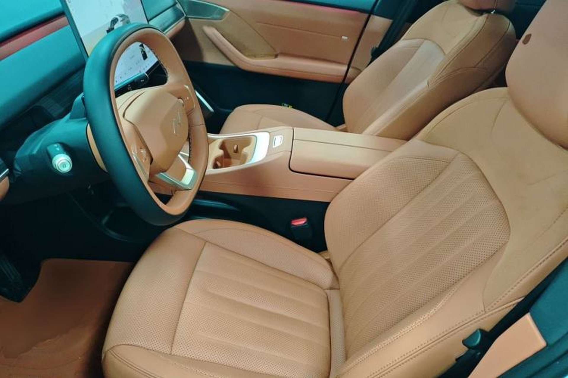 Used ONVO L60 2024 60 kWh All-Wheel Drive Left Front Seat