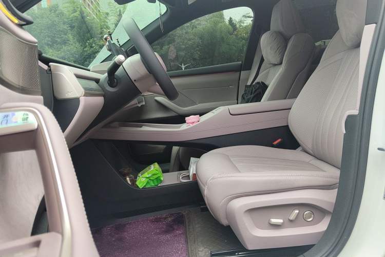 Used ONVO L60 2024 60 kWh All-Wheel Drive Left Front Seat