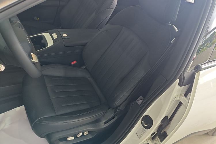 Used ONVO L60 2024 60 kWh All-Wheel Drive Left Front Seat