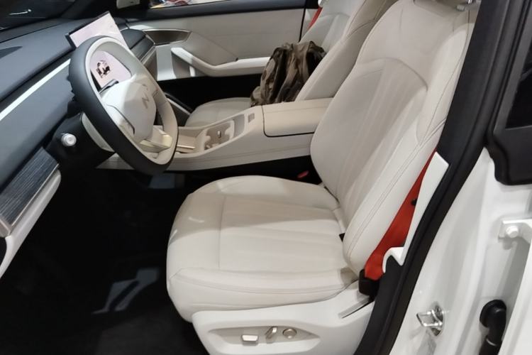 Used ONVO L60 2024 60 kWh All-Wheel Drive Left Front Seat