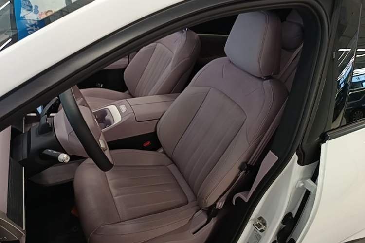 Used ONVO L60 2024 60 kWh Rear-Drive Version Left Front Seat