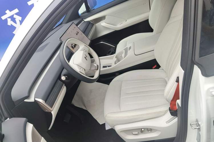 Used ONVO L60 2024 60 kWh Rear-Drive Version Left Front Seat
