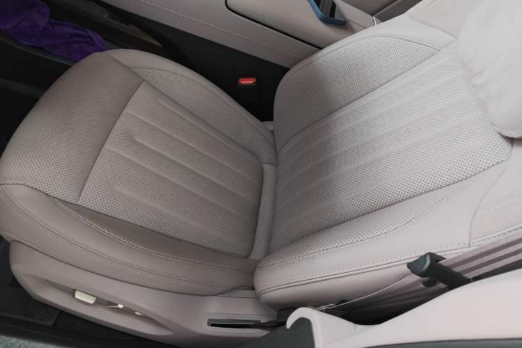 Used ONVO L60 2024 60 kWh Rear-Drive Version Left Front Seat