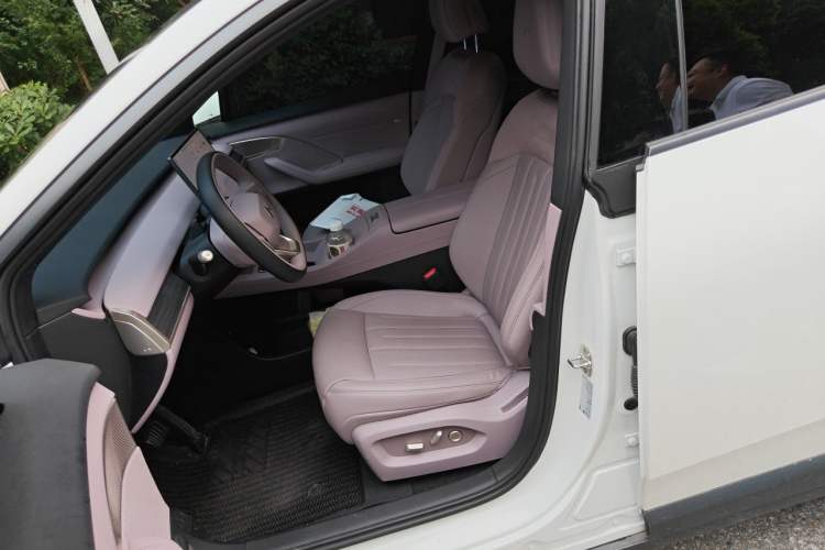 Used ONVO L60 2024 60 kWh Rear-Drive Version Left Front Seat