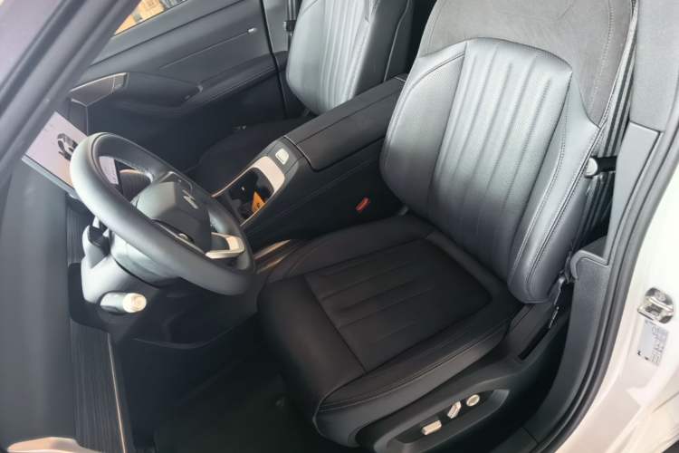 Used ONVO L60 2024 60 kWh All-Wheel Drive Left Front Seat