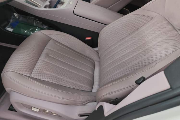 Used ONVO L60 2024 60 kWh Rear-Drive Version Left Front Seat
