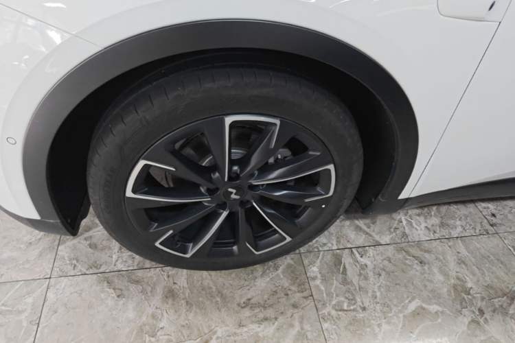 Used ONVO L60 2024 60 kWh Rear-Drive Version Left Front Wheel Hub