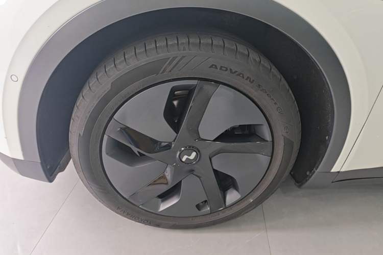 Used ONVO L60 2024 60 kWh Rear-Drive Version Left Front Wheel Hub