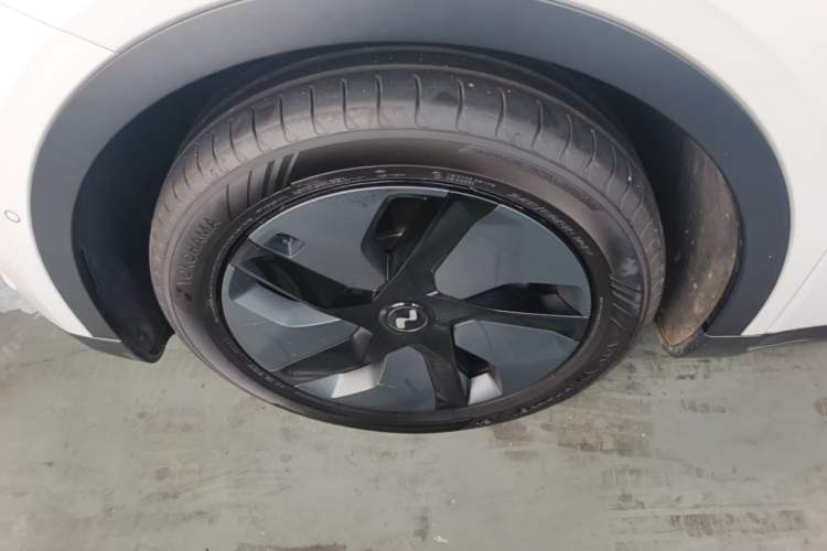 Used ONVO L60 2024 60 kWh Rear-Drive Version Left Front Wheel Hub