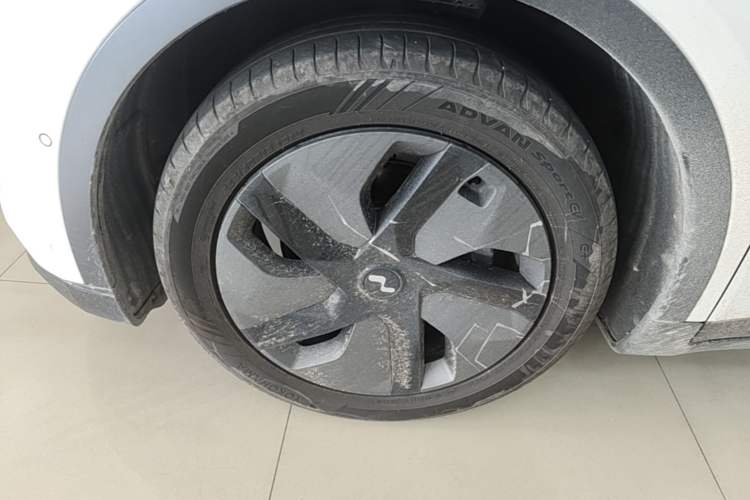 Used ONVO L60 2024 60 kWh Rear-Drive Version Left Front Wheel Hub