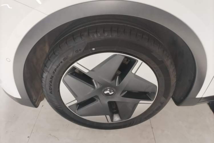 Used ONVO L60 2024 60 kWh Rear-Drive Version Left Front Wheel Hub