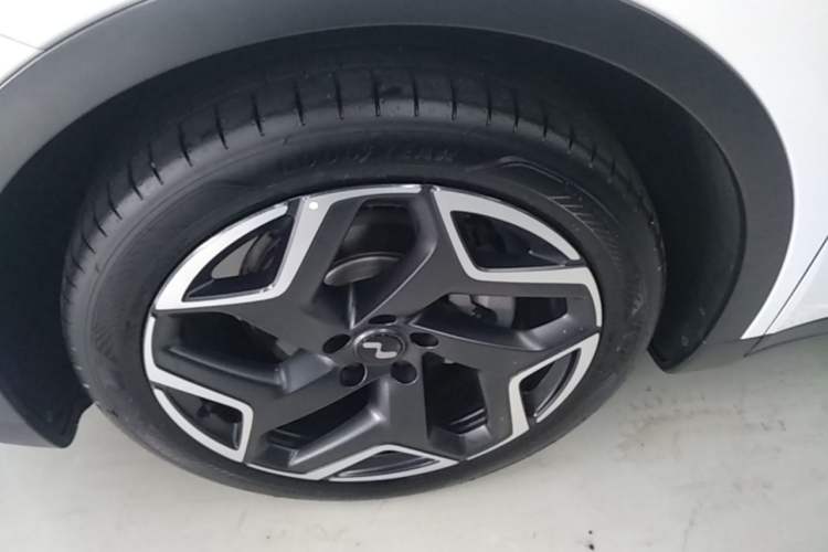 Used ONVO L60 2024 60 kWh Rear-Drive Version Left Front Wheel Hub