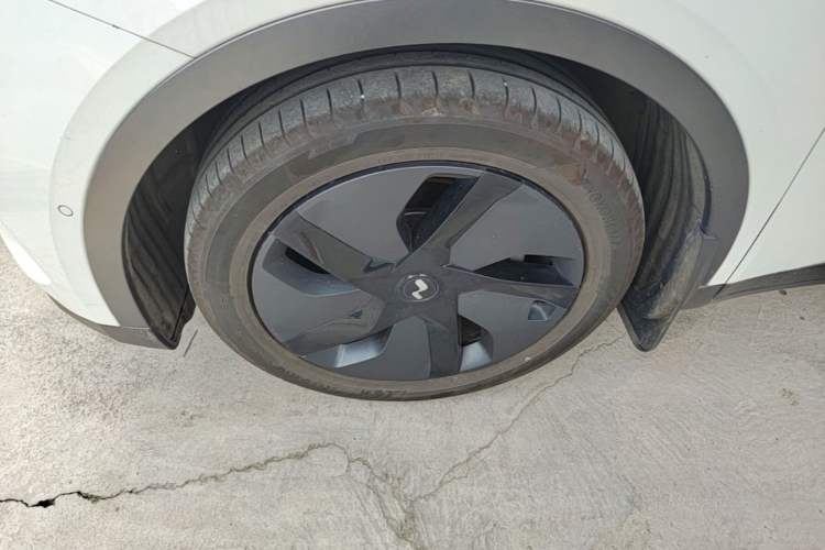 Used ONVO L60 2024 60 kWh Rear-Drive Version Left Front Wheel Hub