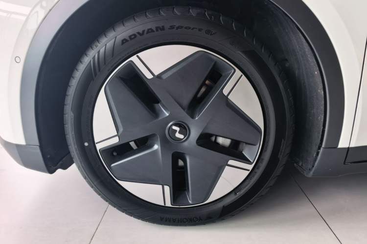 Used ONVO L60 2024 60 kWh All-Wheel Drive Left Front Wheel Hub