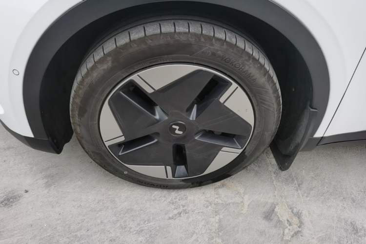 Used ONVO L60 2024 60 kWh Rear-Drive Version Left Front Wheel Hub