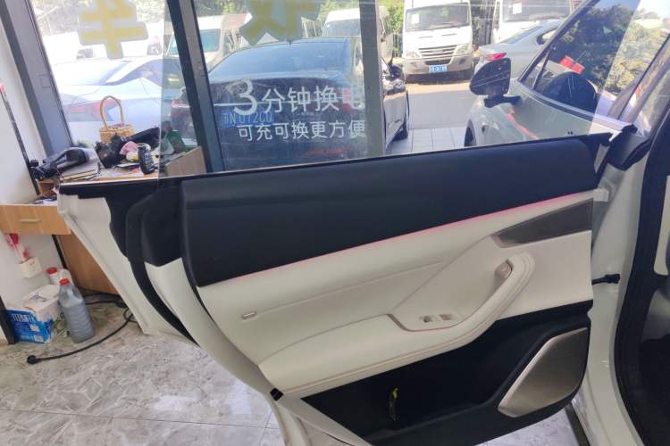 Used ONVO L60 2024 60 kWh Rear-Drive Version Left Rear Door Interior
