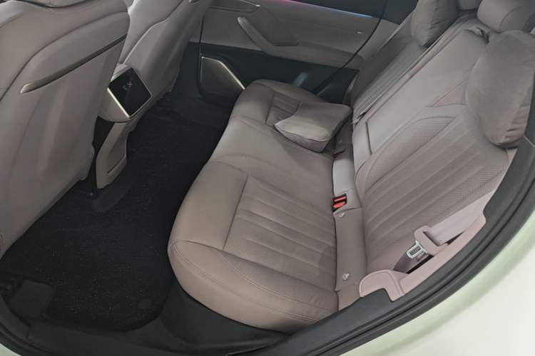 Used ONVO L60 2024 60 kWh Rear-Drive Version Left Rear Seat