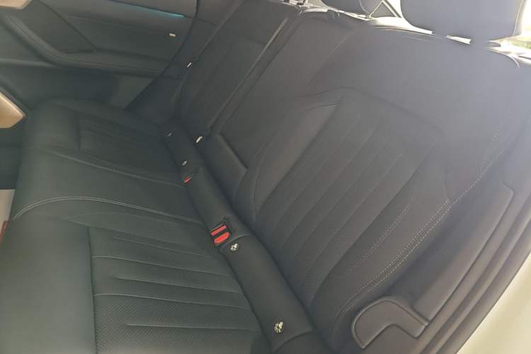 Used ONVO L60 2024 60 kWh All-Wheel Drive Left Rear Seat