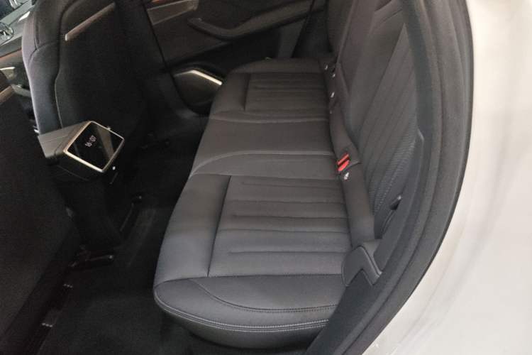 Used ONVO L60 2024 60 kWh Rear-Drive Version Left Rear Seat