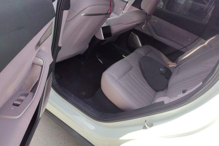 Used ONVO L60 2024 60 kWh Rear-Drive Version Left Rear Seat