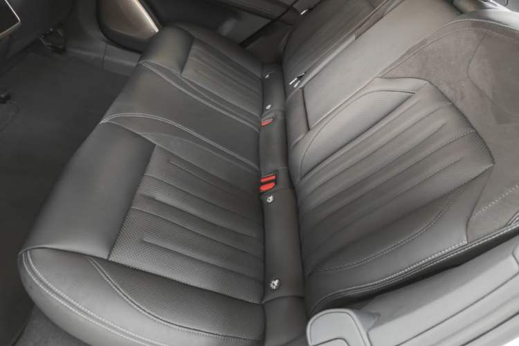 Used ONVO L60 2024 60 kWh Rear-Drive Version Left Rear Seat