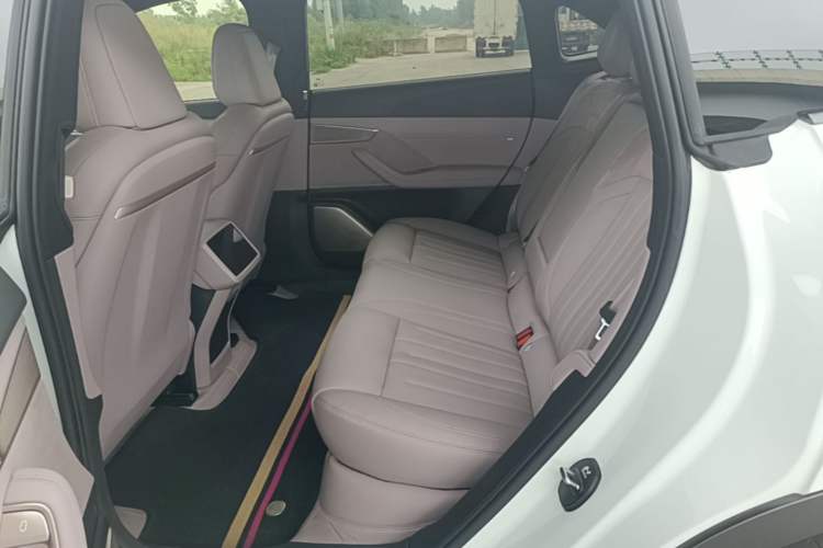 Used ONVO L60 2024 60 kWh Rear-Drive Version Left Rear Seat
