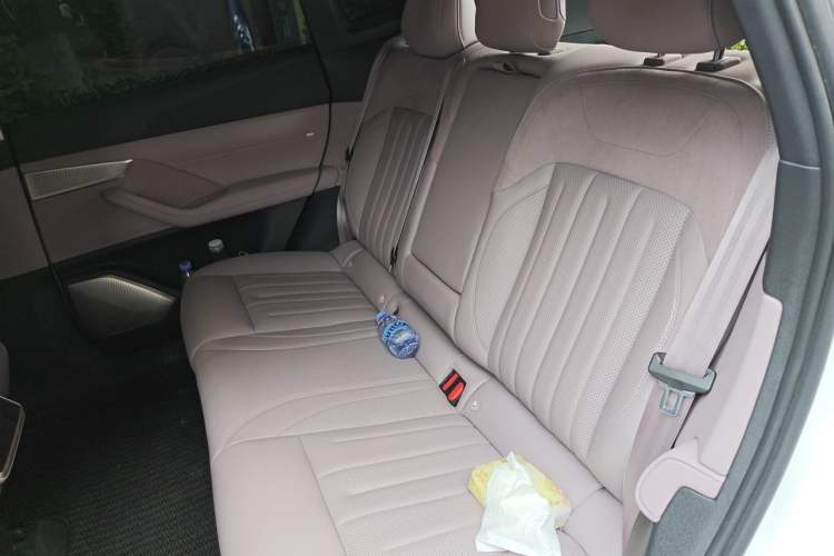 Used ONVO L60 2024 60 kWh Rear-Drive Version Left Rear Seat