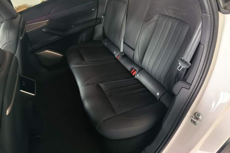 Used ONVO L60 2024 60 kWh All-Wheel Drive Left Rear Seat