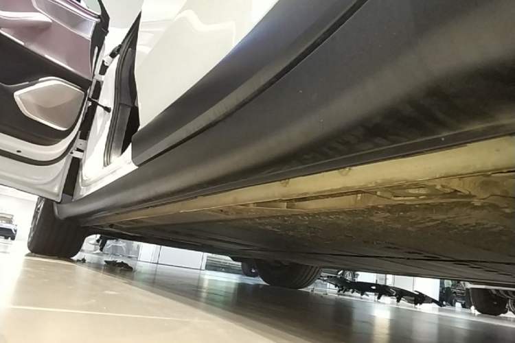 Used ONVO L60 2024 60 kWh Rear-Drive Version Left Side Sill