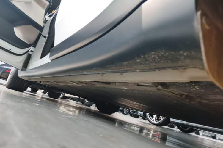 Used ONVO L60 2024 60 kWh Rear-Drive Version Left Side Sill