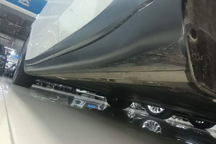 Used ONVO L60 2024 60 kWh Rear-Drive Version Left Side Sill