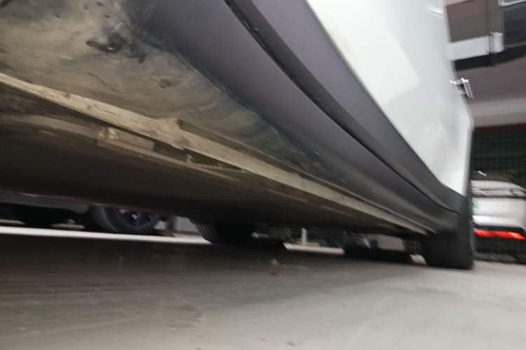 Used ONVO L60 2024 60 kWh Rear-Drive Version Left Side Sill