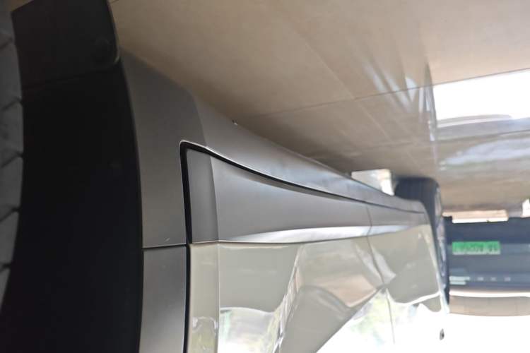 Used ONVO L60 2024 60 kWh All-Wheel Drive Left Side Sill