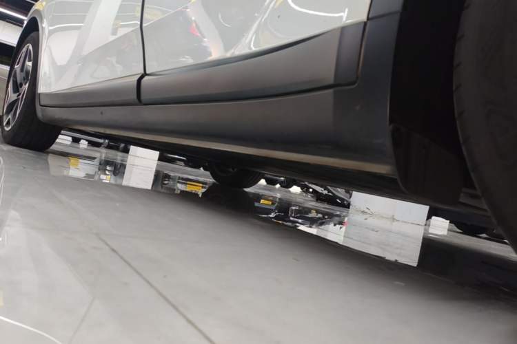 Used ONVO L60 2024 85 kWh Rear-Drive Version Left Side Sill