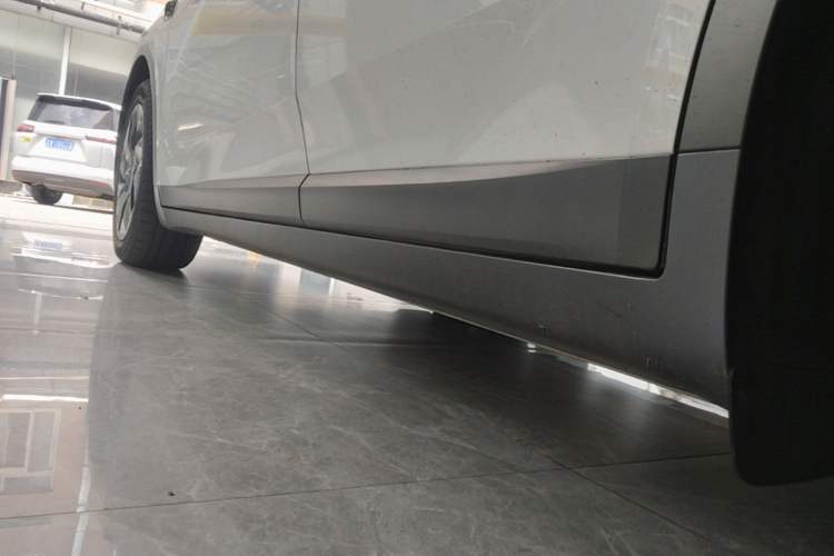 Used ONVO L60 2024 85 kWh Rear-Drive Version Left Side Sill
