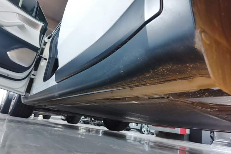 Used ONVO L60 2024 60 kWh Rear-Drive Version Left Side Sill