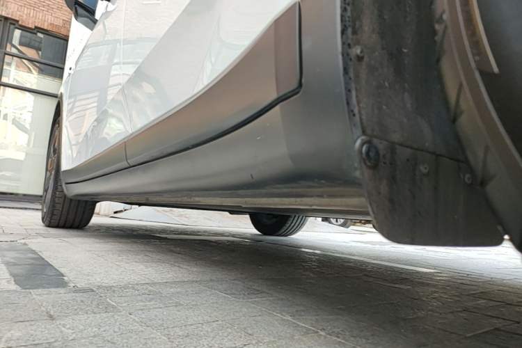 Used ONVO L60 2024 60 kWh Rear-Drive Version Left Side Sill