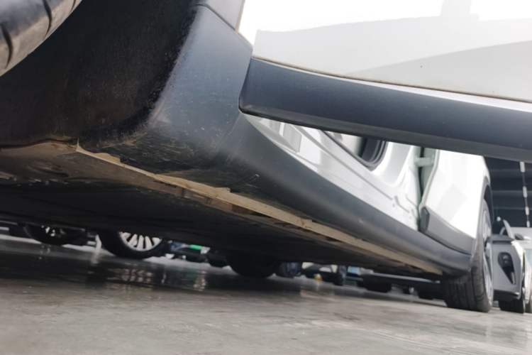 Used ONVO L60 2024 60 kWh Rear-Drive Version Left Side Sill