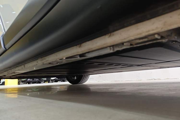 Used ONVO L60 2024 60 kWh All-Wheel Drive Left Side Sill