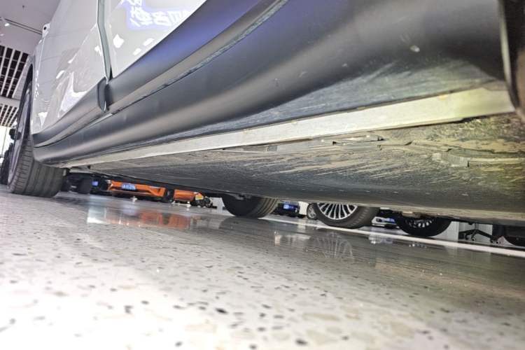 Used ONVO L60 2024 60 kWh Rear-Drive Version Left Side Sill