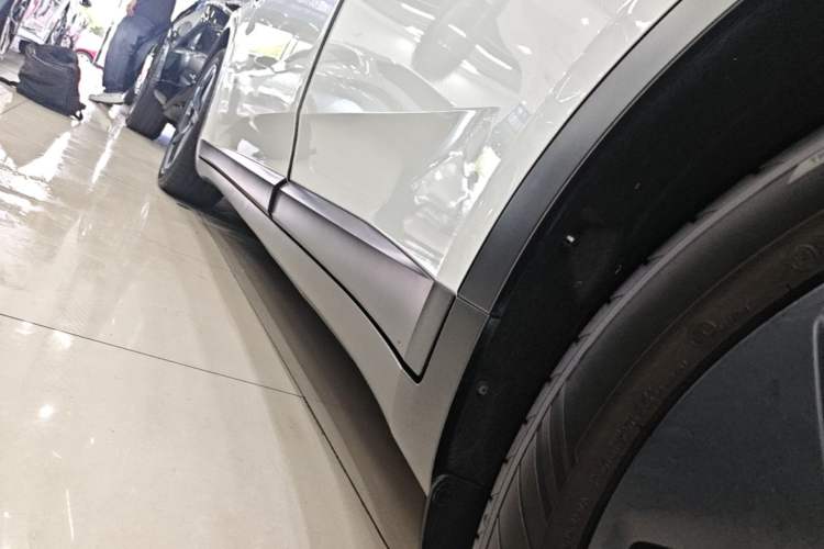 Used ONVO L60 2024 60 kWh Rear-Drive Version Left Side Sill